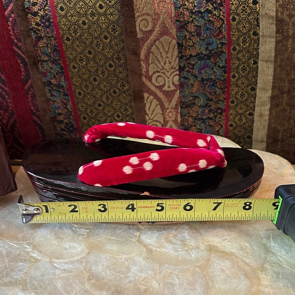 Vintage Red and Black Traditional Japanese Sandals, wooden and layered - Picture 9 of 12
